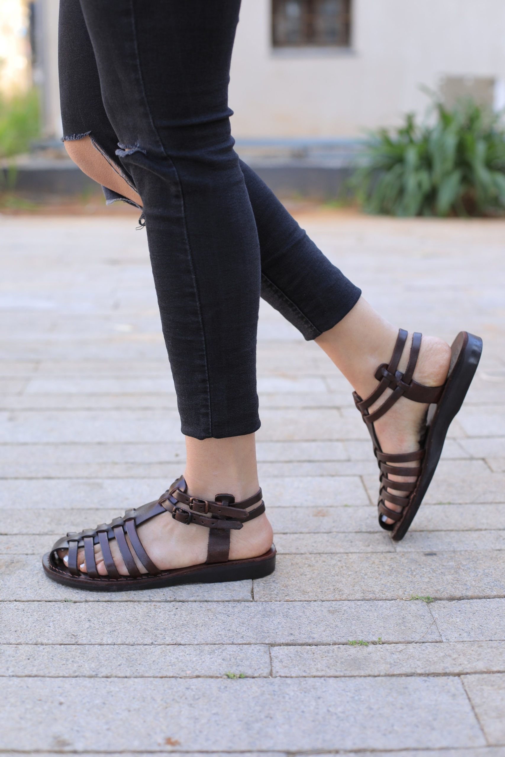 women's closed toe sandals