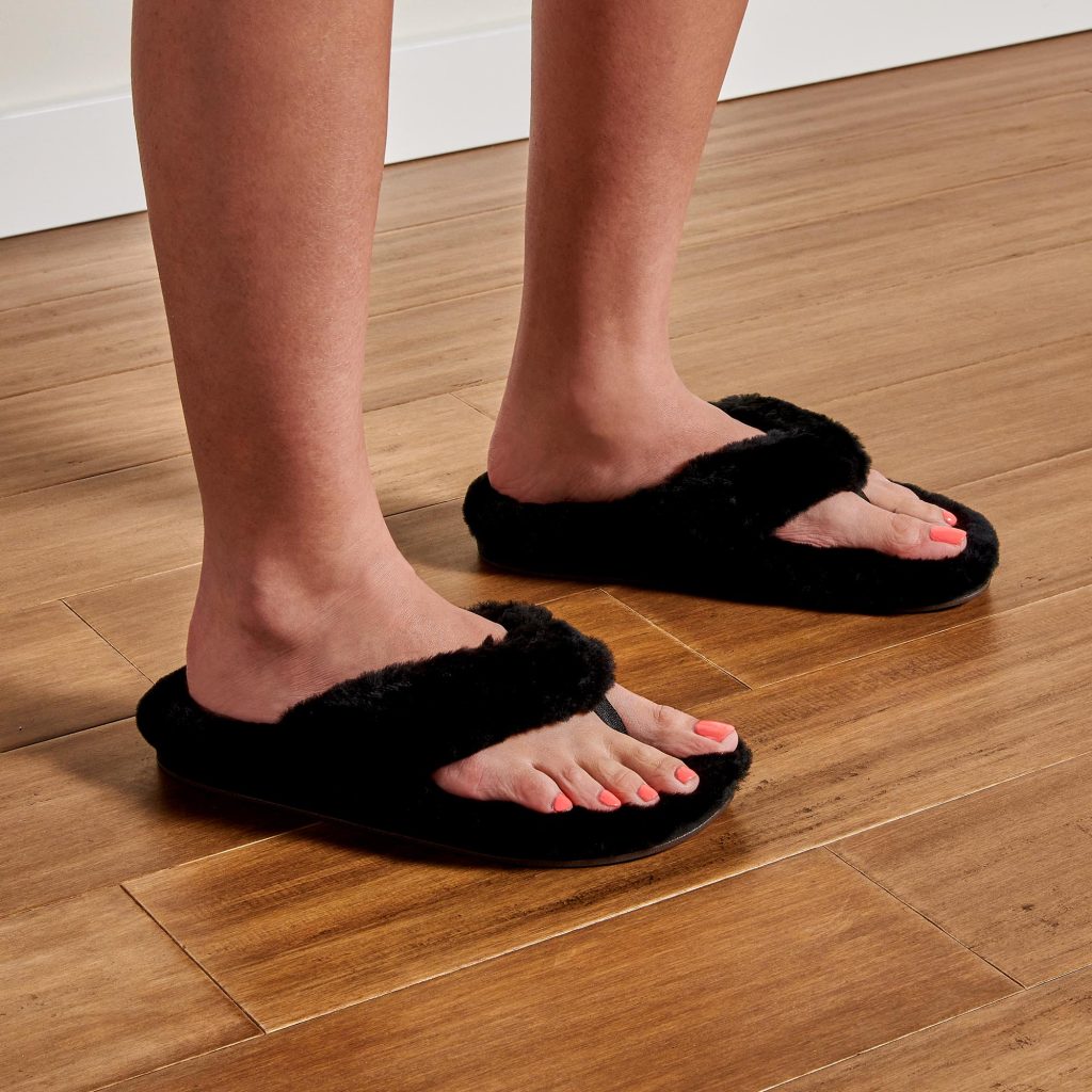 women's black slippers